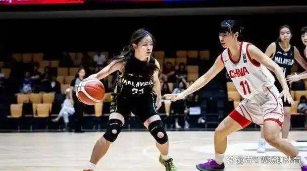当成年一队在赛场上连连吃瘪、唱衰中国女篮谷时，谁也没想到，几位十几岁的小将直接掏