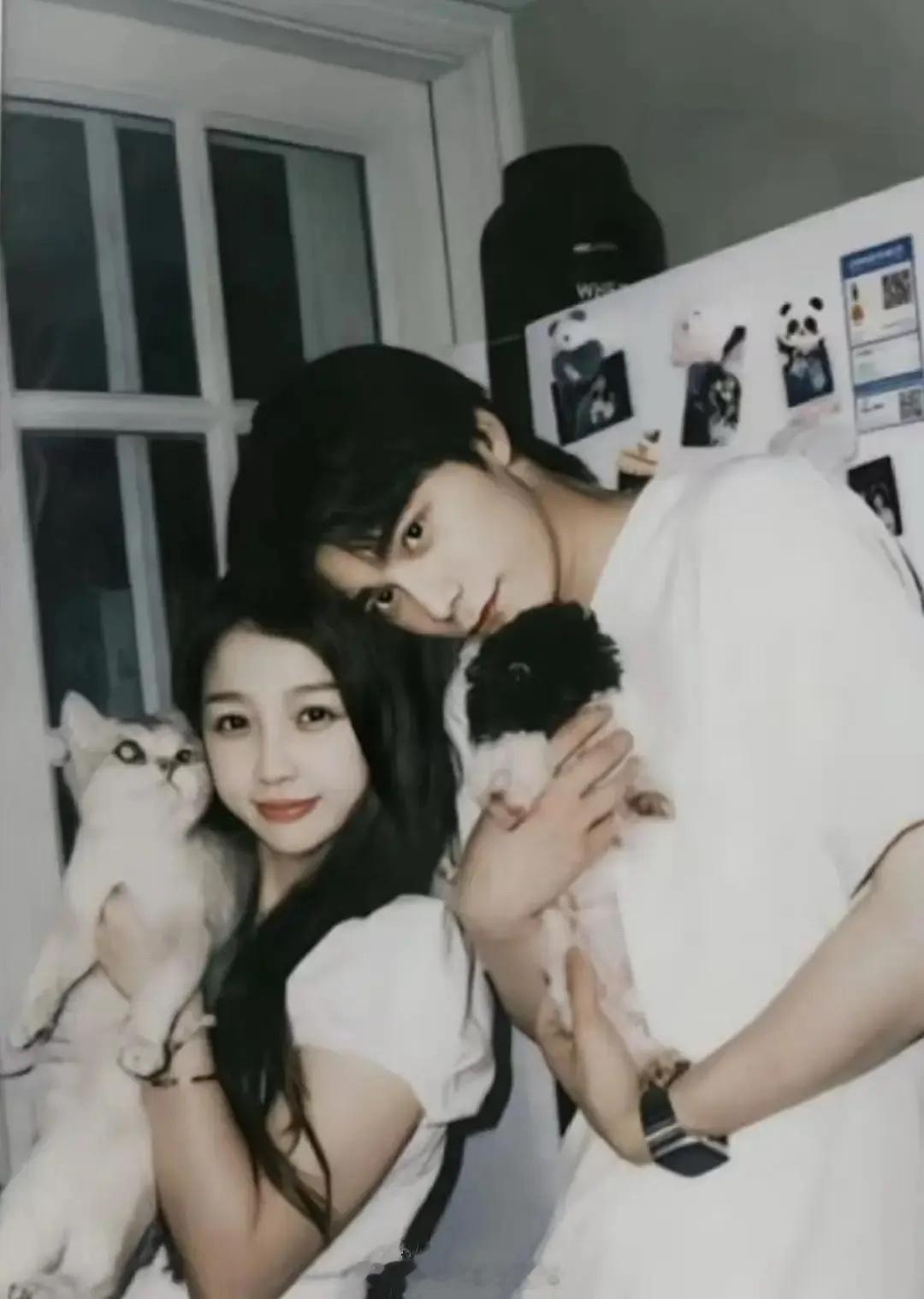 豹豹猫猫的合照实在是太多了！[抓狂][舔屏][舔屏][舔屏]这让我爱不释手呀~[