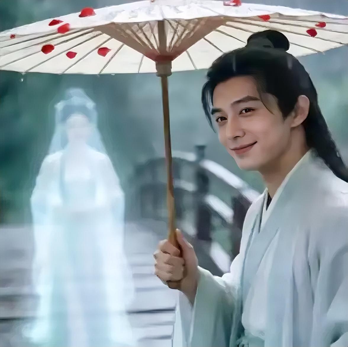 白素贞魂归骊山时，骊山老母坐在云床上等她。白素贞问她为何不给自己一个圆满，老母却