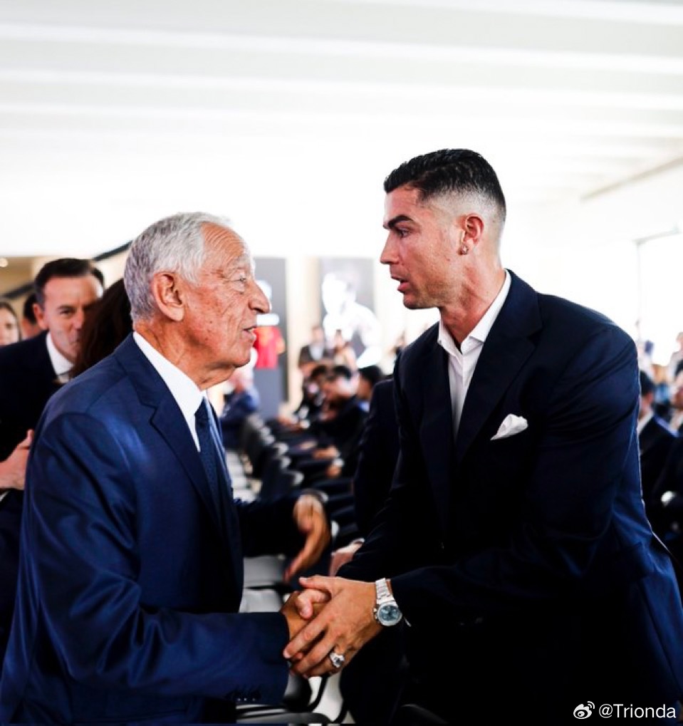 只有克里斯蒂亚诺·罗纳尔多才能做到这样的事。 🇵🇹 x 🇺🇸梅西c罗