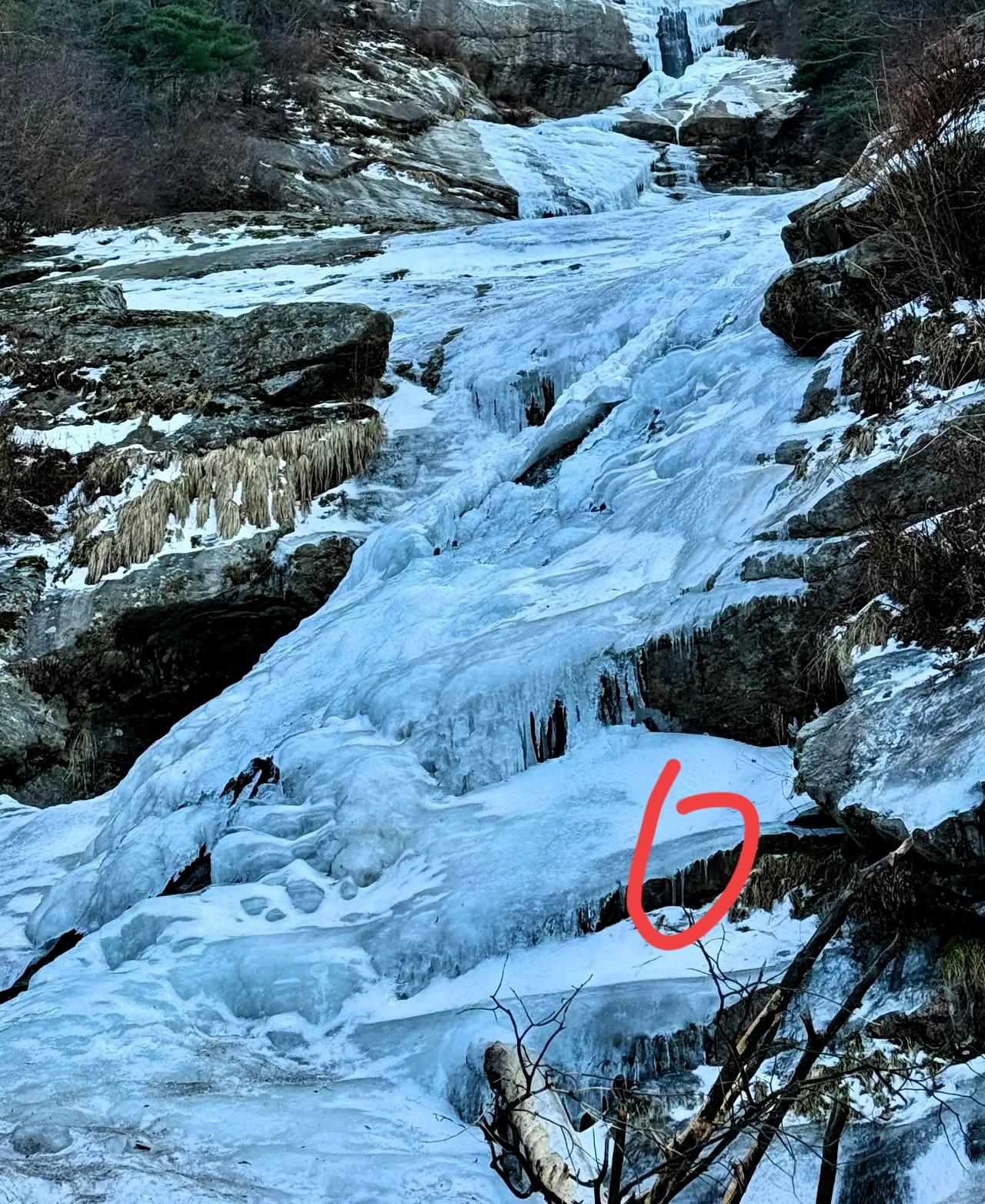 奉劝所有人！手机千万不要通宵充电，更别边充边玩，充完务必立刻拔插头！这事真的要命