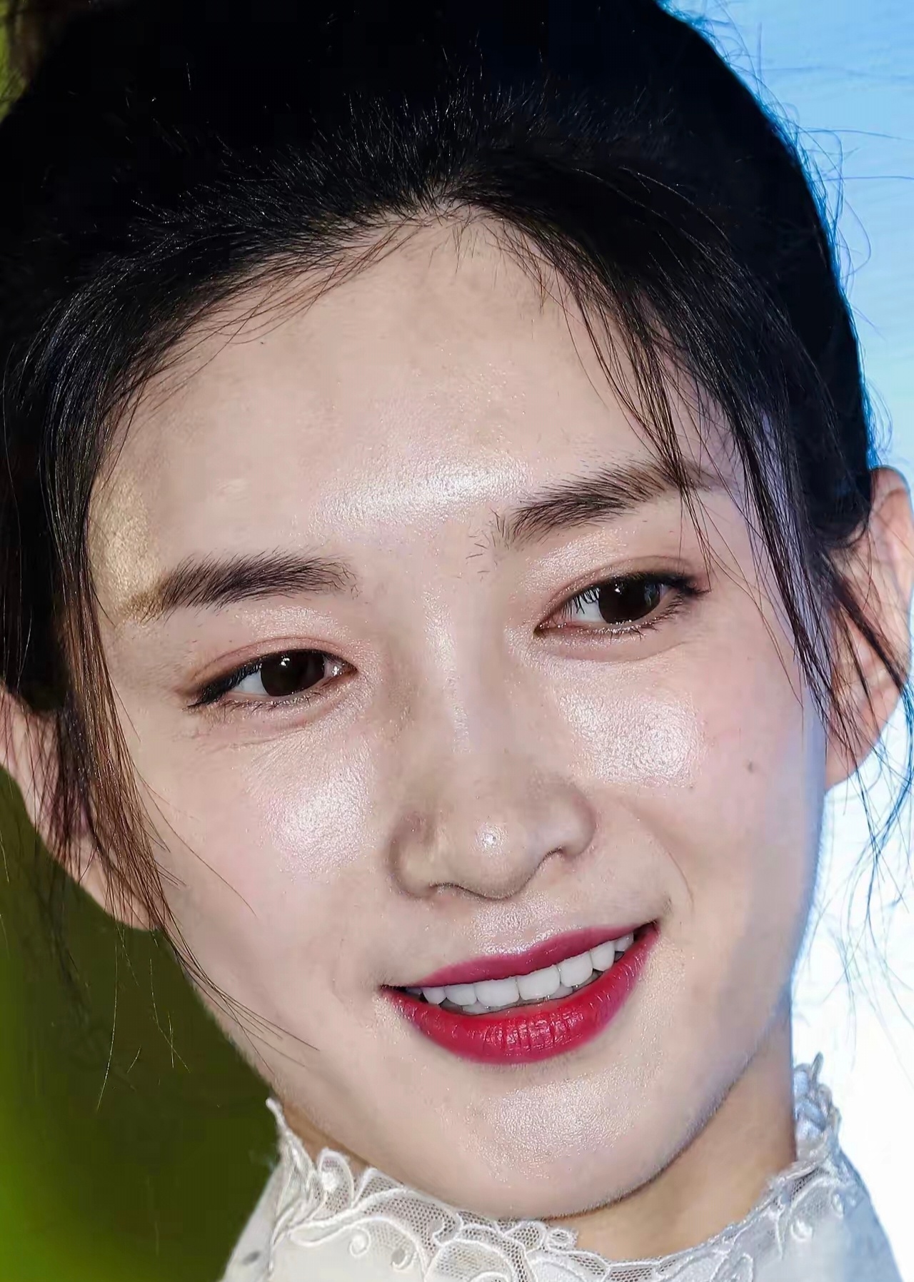 女星的脸，放大看，并没你想象中的完美 