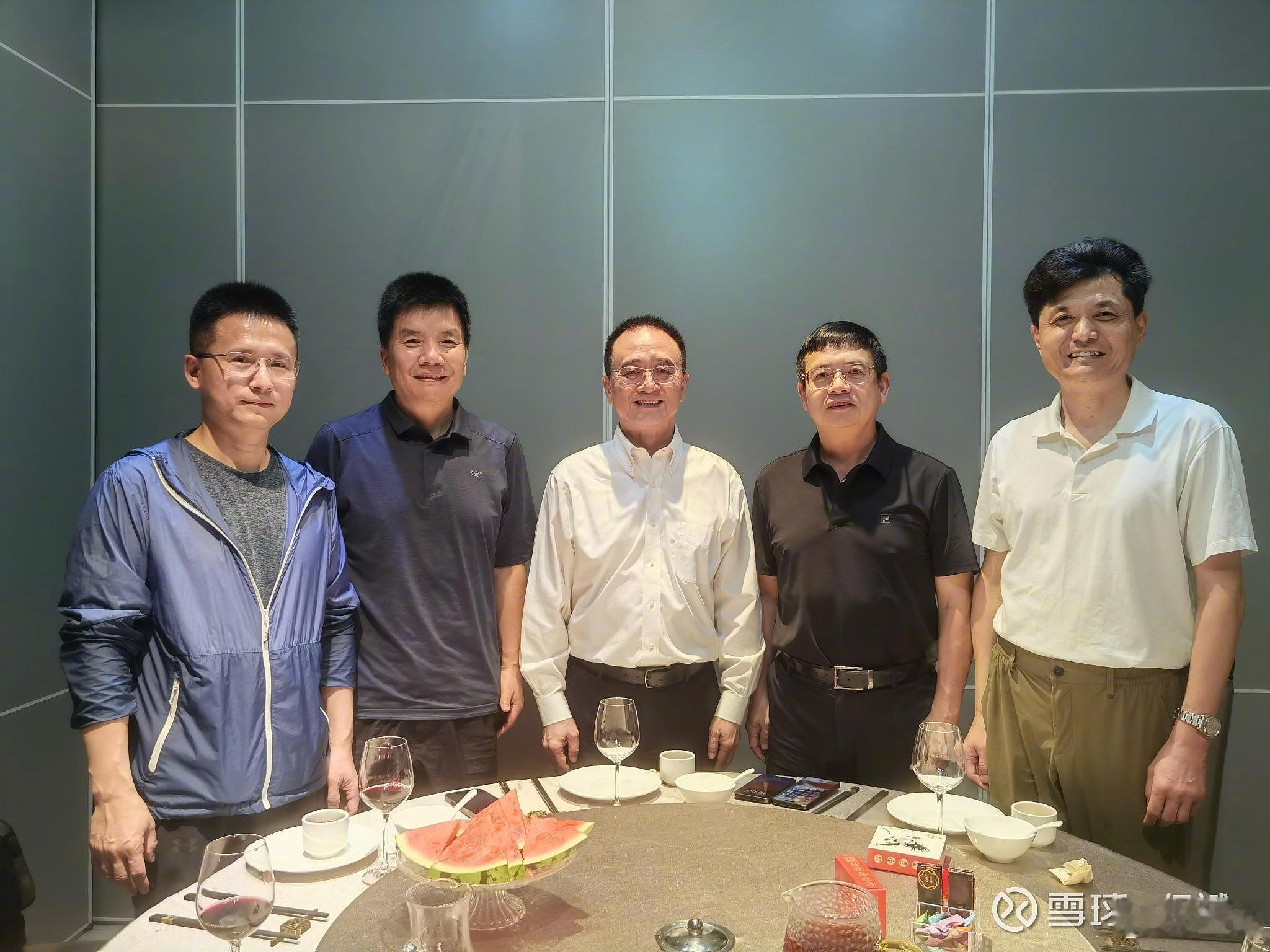 穿越记忆的河流 2025年8月30日，中午和港大医院的几位主任医师吃饭，聊天的过