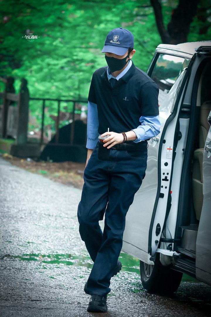 丁禹兮《司宫令》上班，新的沪上潮男穿搭上线