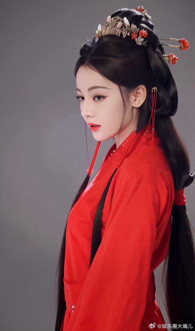 就这样死缠烂打追到了贺思慕 段胥真的太会了！知道贺思慕吃软不吃硬，被赶走就上演虚