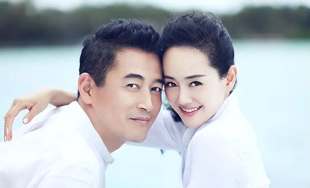 荧幕上永远一副不怒自威硬汉脸的王志飞，婚礼上说出"我飞多高线都在她手里"的时候，