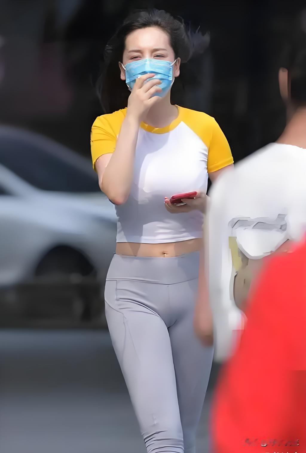 饭后肚子鼓成气球，躺卧坐立都难受？试遍揉腹、散步都没用？亲测一套“排气瑜伽”超管