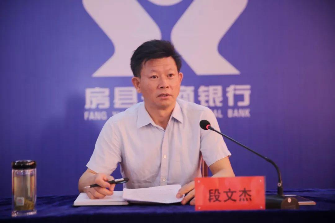 “敦煌‘面壁侠’段文杰：42年临摹340幅壁画，画笔秃了178支——他跪在洞窟里