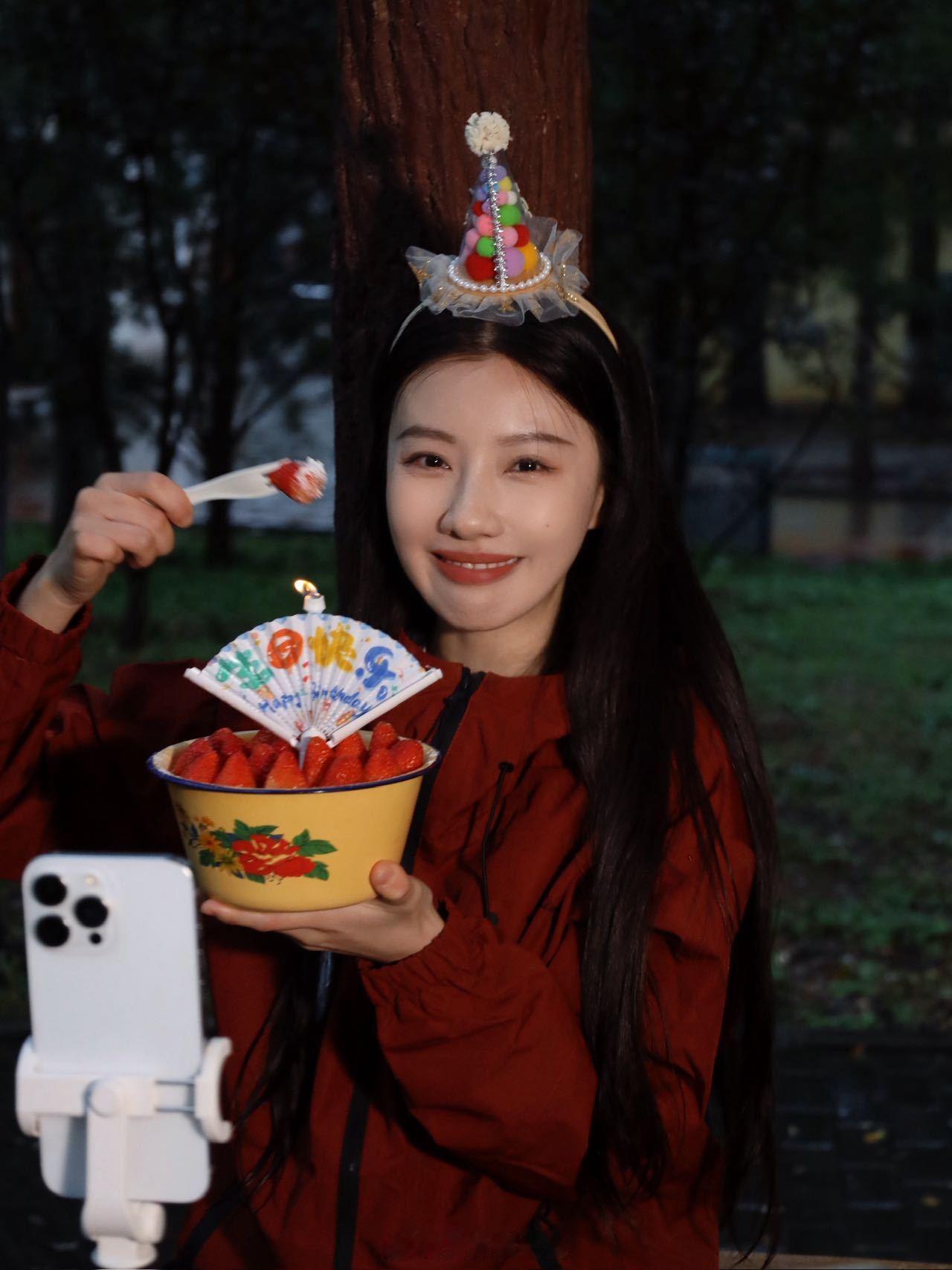 王鹤润用6小时说521 如果你看了王鹤润自己剪的5分21秒生日vlog也会爱上她