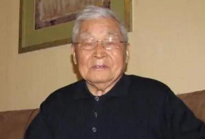 他曾任苏州市委书记，58岁任徐州市委副书记，享年98岁。新中国成立后，焦康寿任职