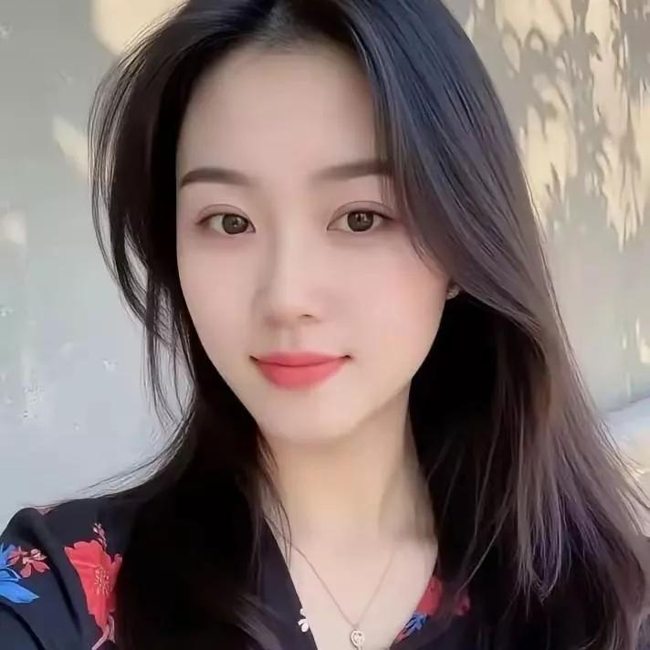 温柔优雅的微笑，日常穿搭分享。温柔显气质穿搭 温柔大方的穿搭 大方优雅穿搭 明媚