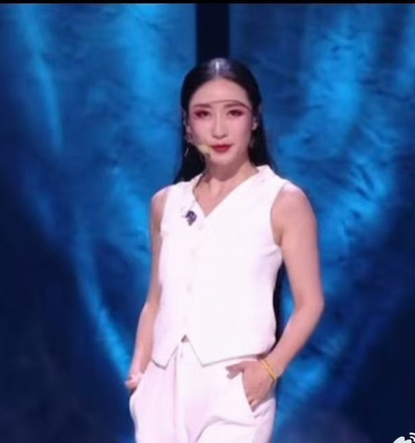 陶昕然头发糊脸上了浪姐排名 安陵容:老娘一世英名毁在了一根头发身上。