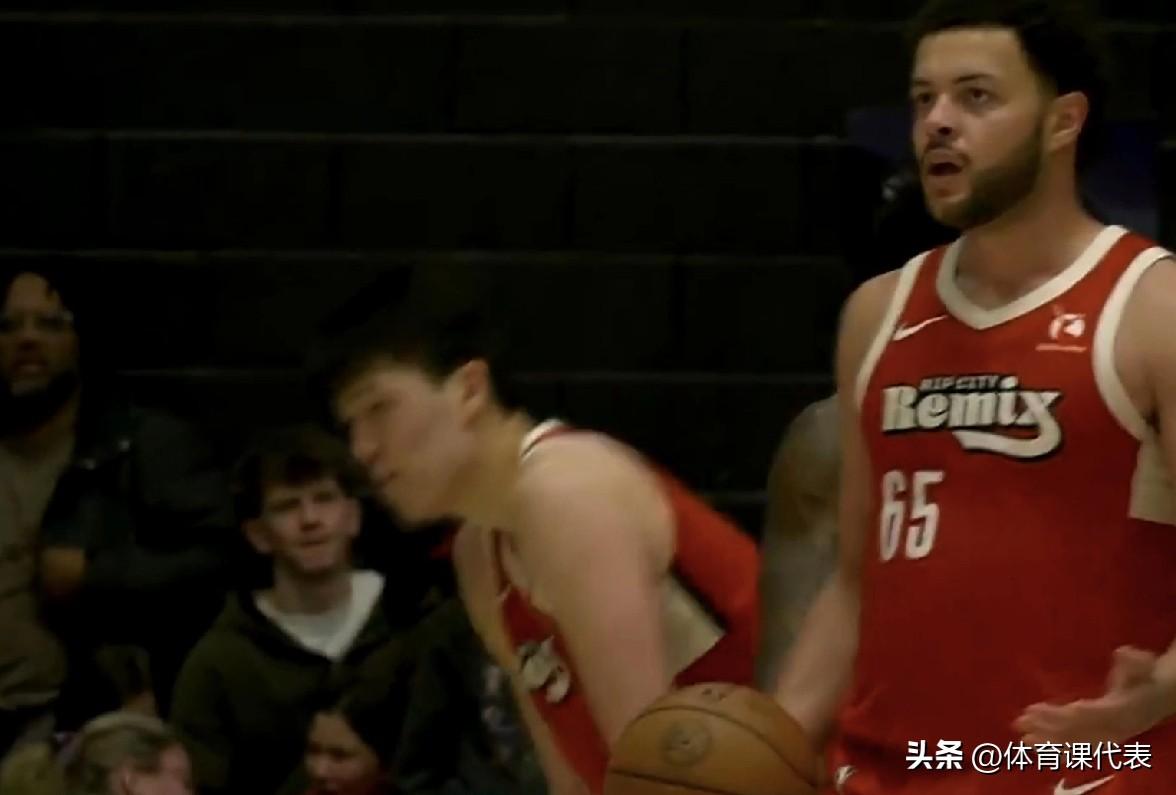混音单节轰40分将分差缩小至17分，杨瀚森三节15+8填满数据栏！北京时间202