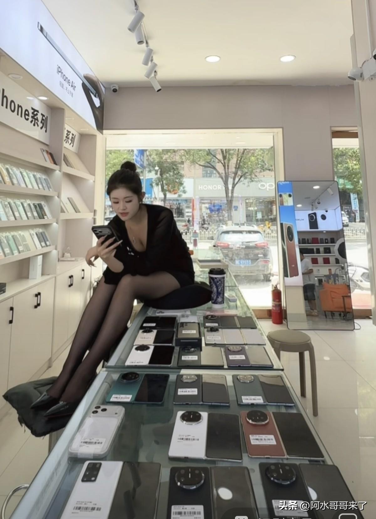 你就说现在的手机行业卷不卷吧…以前哪有这样式的啊？