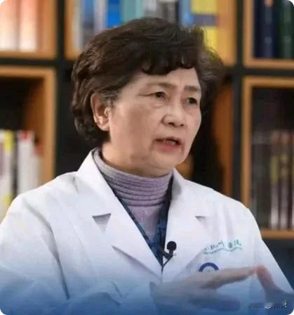李兰娟院士说：我研究了一辈子医学，
越来越觉得，
很多病根本不是治不好，
是病人