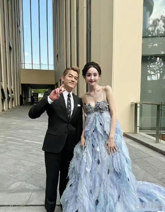 没⁠⁠想到娜⁠扎身高这么‏‎突出，‎﻿直接把天‏王衬得‏像个﻿小‎朋友‏一样娇小