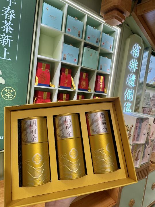 就在西湖边，特别方便！！