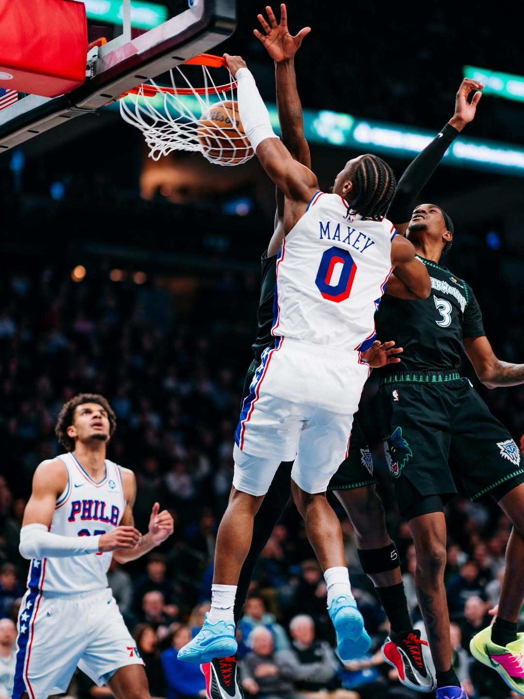 西安大雪力劈华山X2马克西抢断得手，单臂隔扣爱德华兹和麦克丹尼尔斯！ 