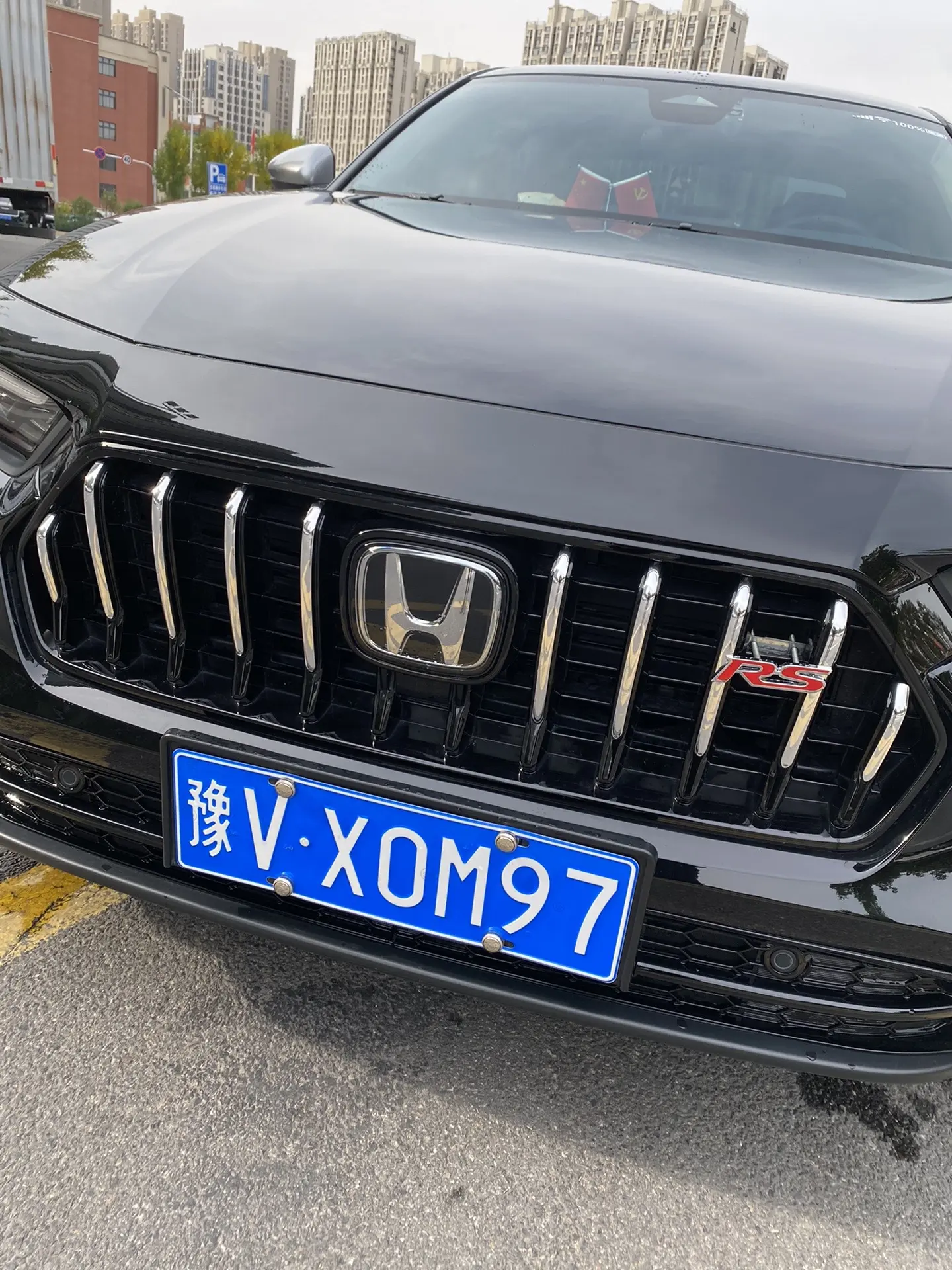 不得不说 这一代英仕派颜值这一块在同级别内没有对手 素车就非常帅了