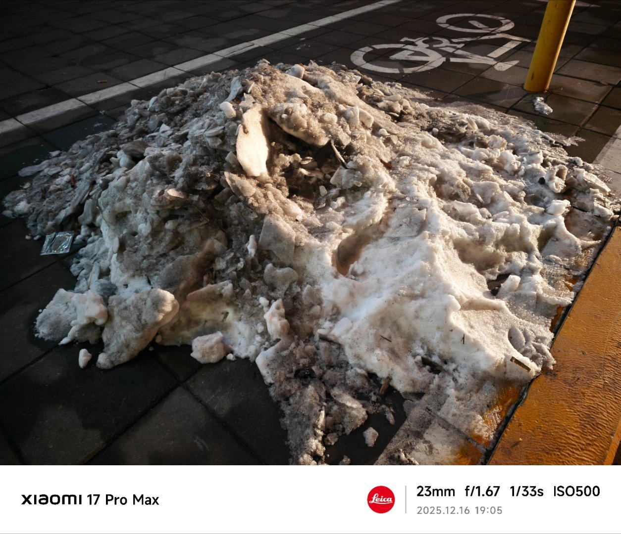 在北京大街上晃悠了半天，终于看到雪了！小米人车家全生态合作伙伴大会付卷卷爱粟