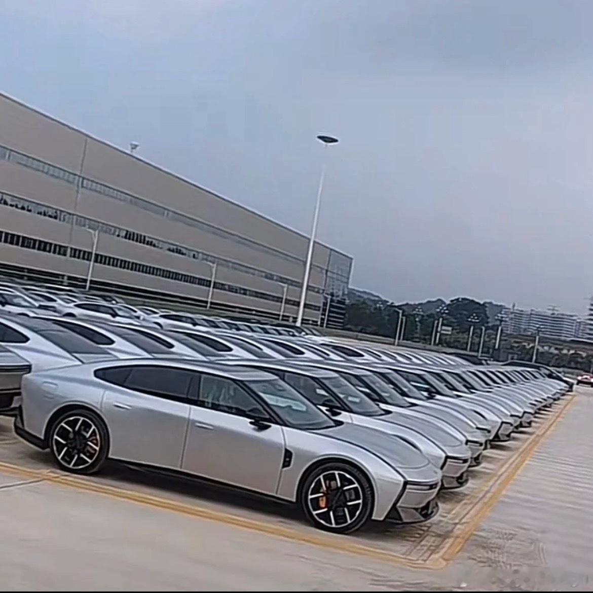 Woo！小鹏新P7也开始囤货啦！看来是进入即将发布阶段了！期待一下！[666] 