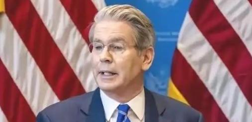 美国财长贝森特公开声称：世界没法承受，一个贸易顺差达到，一万亿美元的中国！中国想