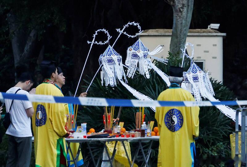 【香港大火已致151人遇难！防护网被曝不合格　港府痛批建商：为赚钱视人命如草芥】