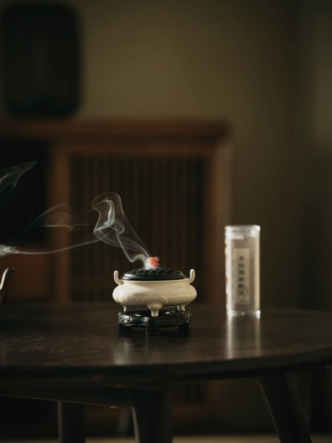 一炉莲影，半席清欢