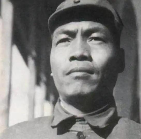 1938年，日军对将近200名没枪的新兵动手以后撤走，八路军团长黄新廷不听命令、