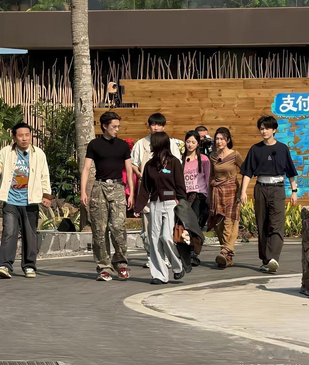 天呐，真人比照片好看一百倍 