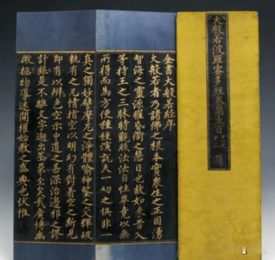 [微笑]1975年，甘肃一工人在修建佛像时，突然发现了一处暗门，他怀着紧张的心情
