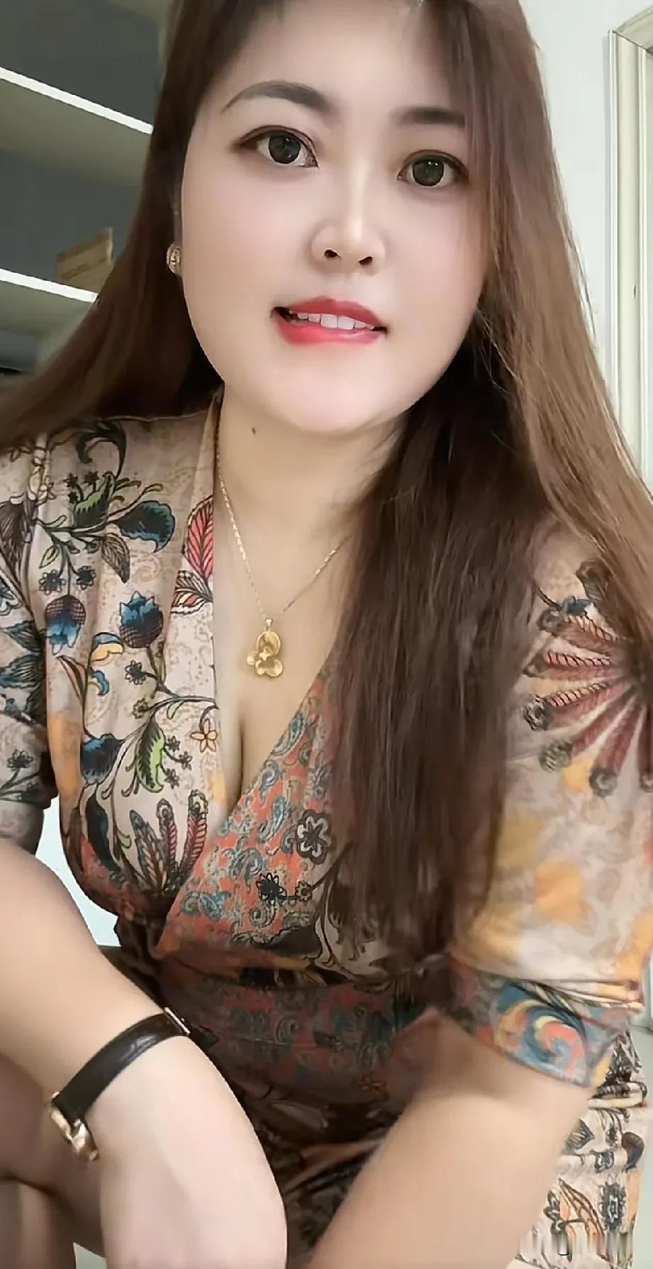 85年
41岁
一个快要立秋的人
还渴望爱情
这正常吗