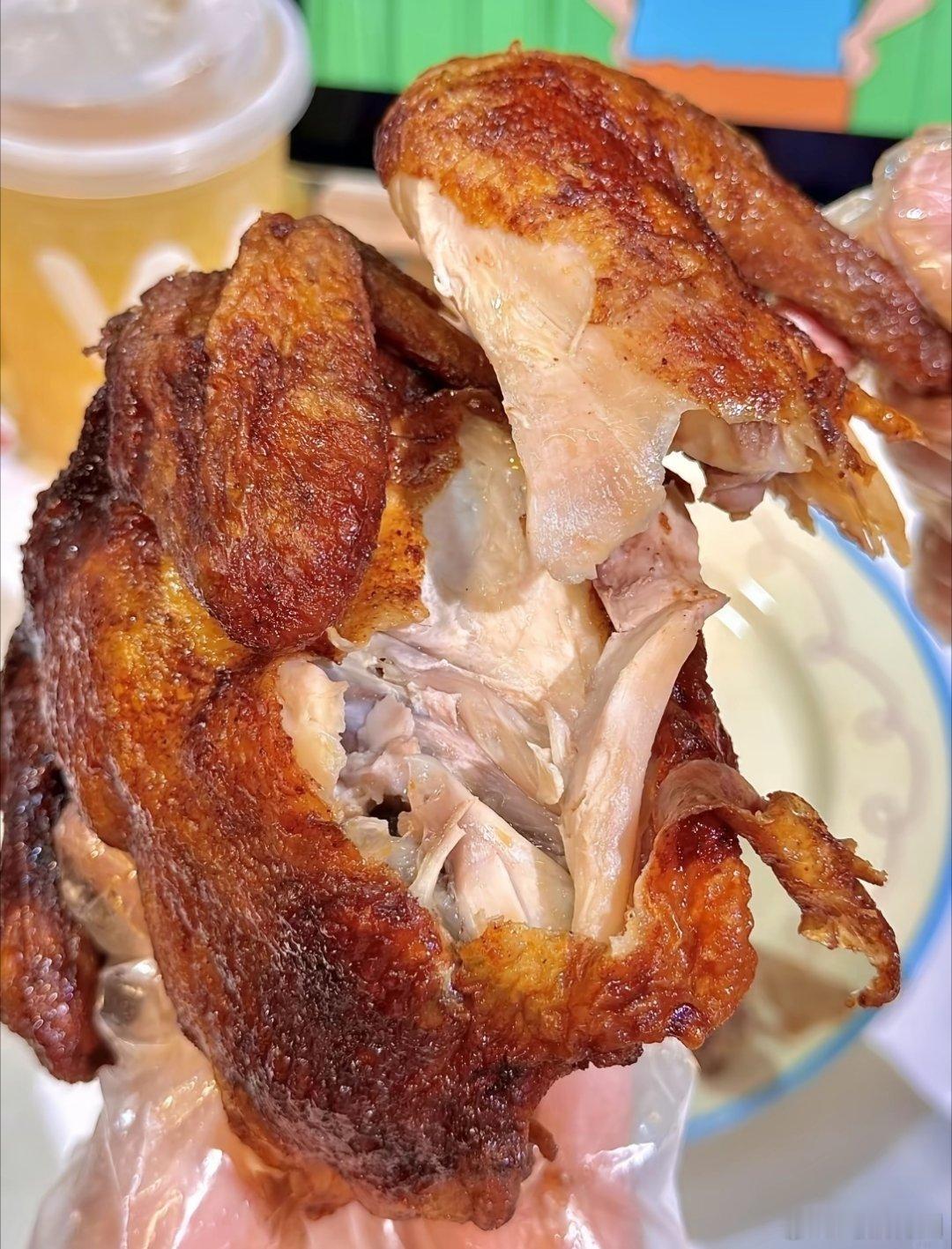 足球专家请认准全鸡专家熬夜看完本届世界杯所有赛程，热乎的华莱士夜宵套餐，成了我送