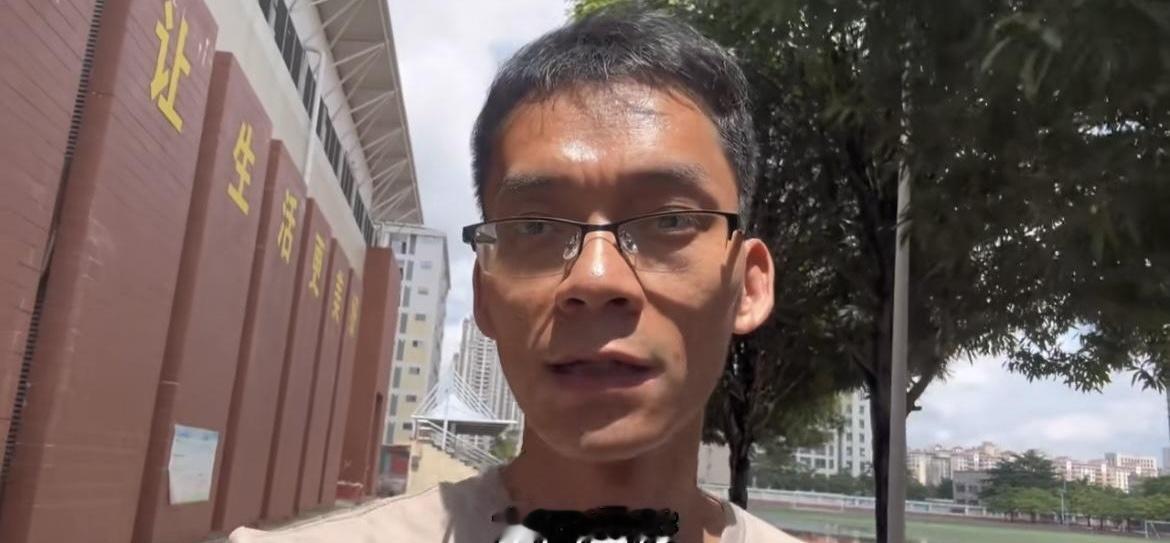 谁能想到，一个在高考战场上“死磕”了7年的男人，如今竟然只是回母校补办个档案？这