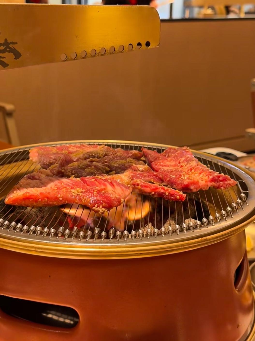 朋友说：
她爸妈打算把留给她弟的房子给她，
原因竟然是
弟弟不想再听他们的话！