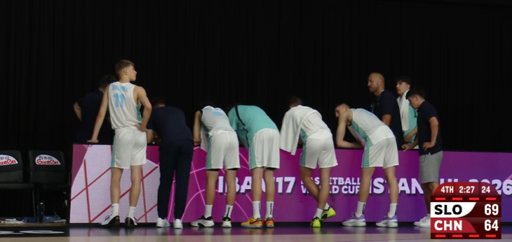 下半场三分太铁了，斯洛文尼亚全缩在篮下防~~不投进，这球没转机了。fibau17