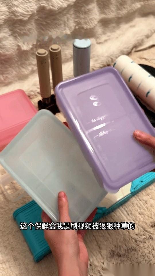 我以前最烦的，就是洗那个又厚又重的菜板。
就为了切几片姜、几瓣蒜，都得兴师动众地