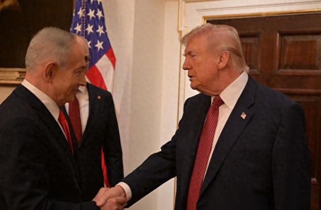 2月12号特朗普一句话把中东局势搅得翻江倒海，他没有半点含糊，声称美国跟伊朗必须