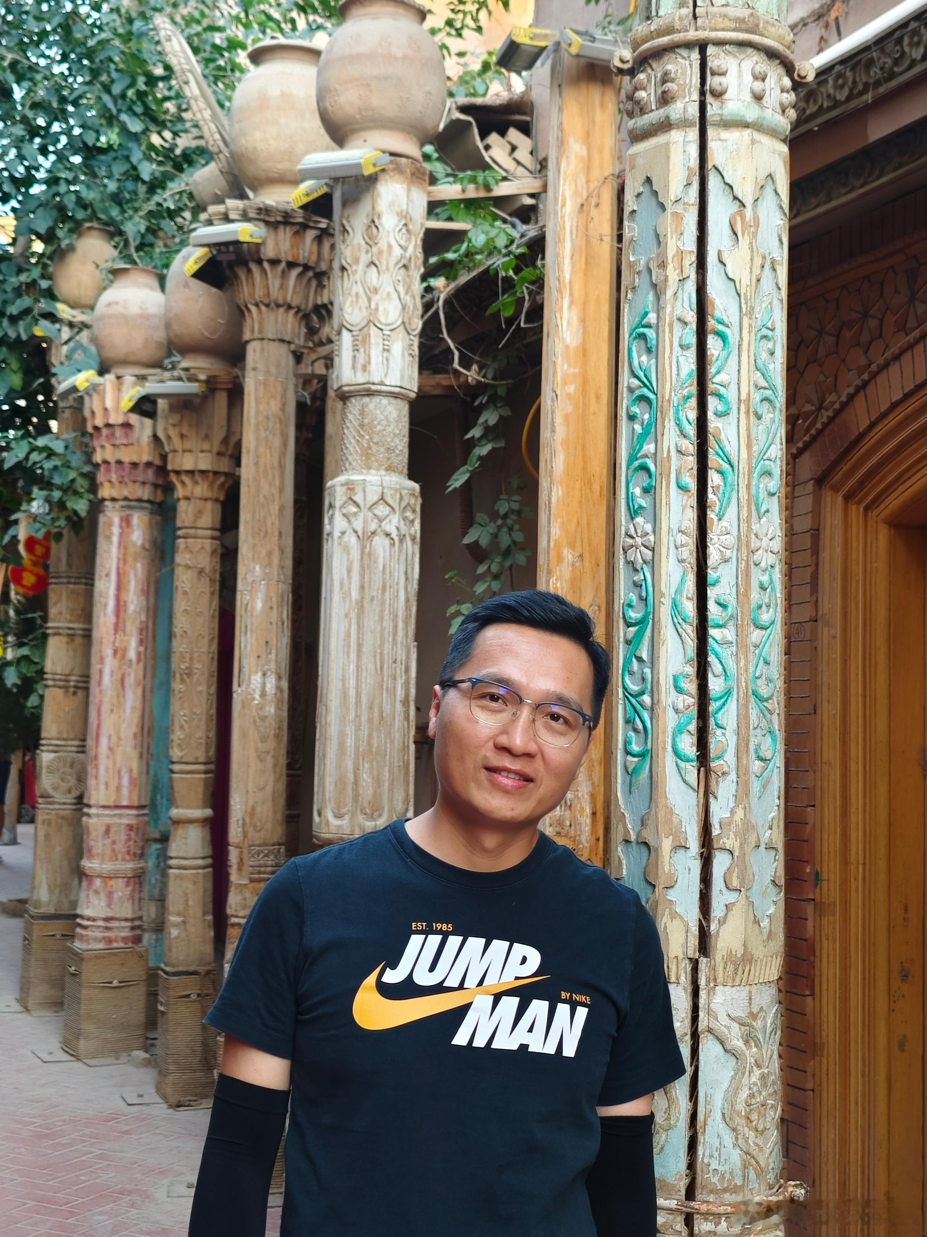 周末好，今天是跟喀什告别的一天。好巧不巧，中午居然约上几位深圳来的朋友一起吃饭，