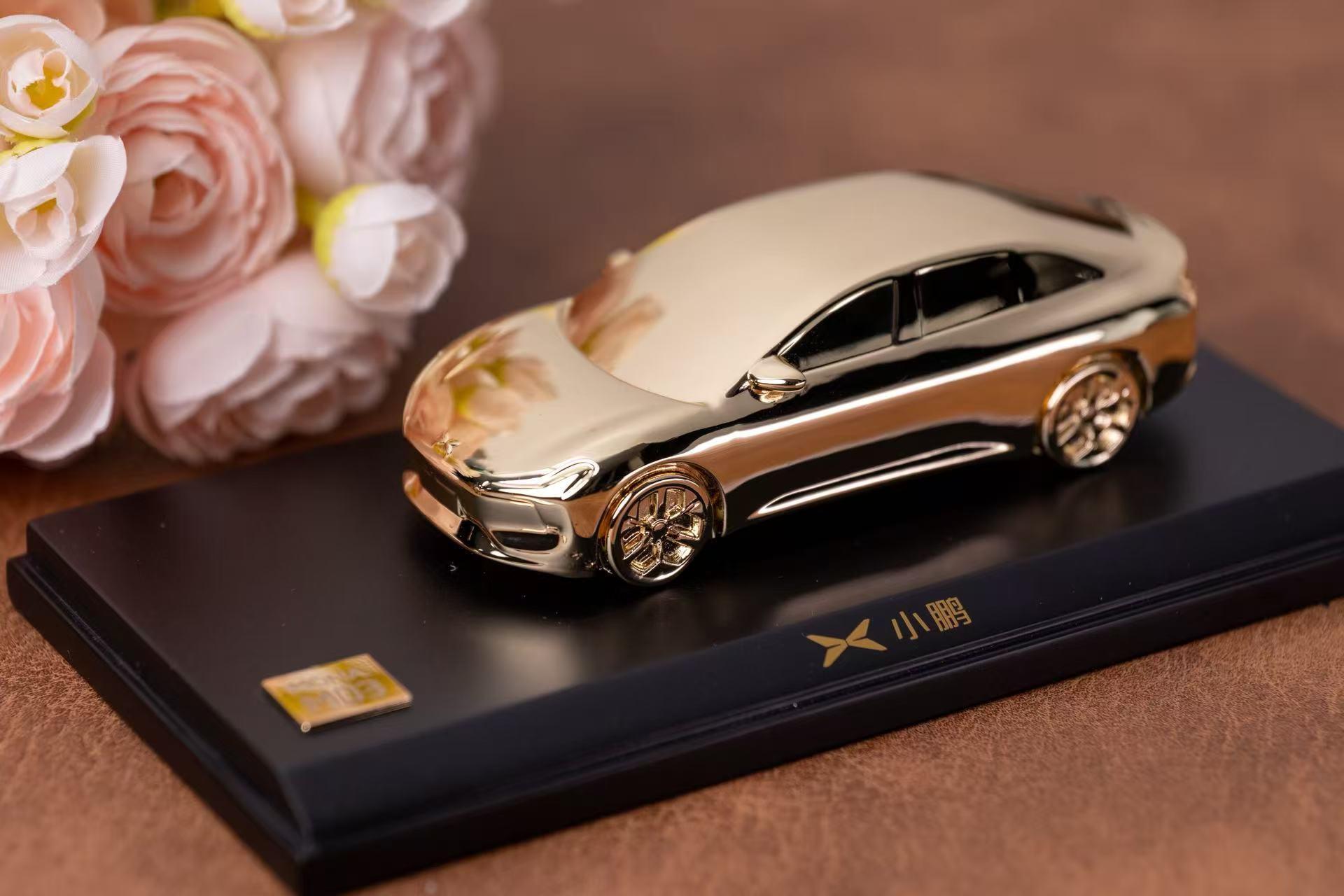 小鹏MONA金色车模到了，这车确实配享太庙。时至今日小鹏MONA M03交付超2