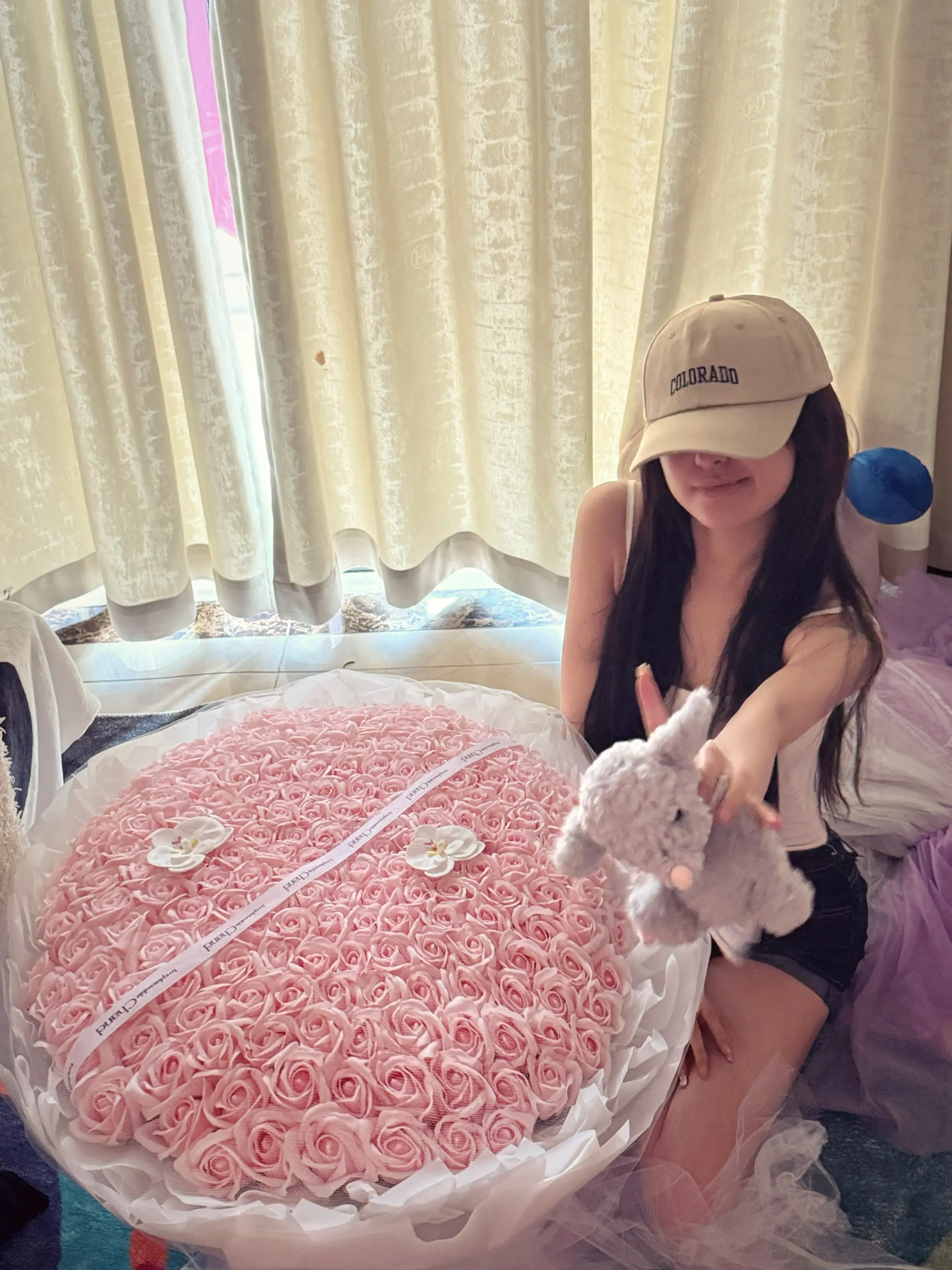 遇见的爱太多了 陪我两三年的 带我见家长的 跪在地上求我不要分开的 站...