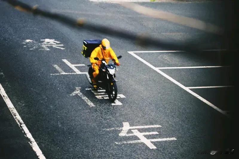 00后小伙跑外卖5年攒下112万 00后小伙跑外卖5年攒下112万
00后小伙张