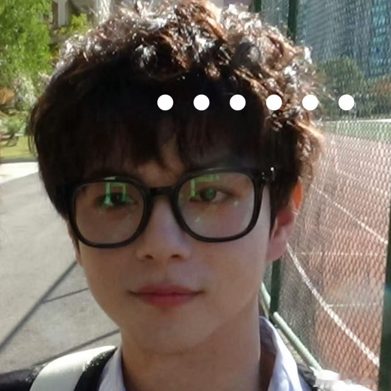 吕思瞳的第一支vlog 第一次尝试拍摄vlog就能看出用心，哪怕开场录了好几遍也