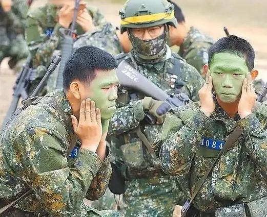 台湾统一过程中会不会有台湾部队起义？
说实话，台湾目前20多万部队，志愿兵16万