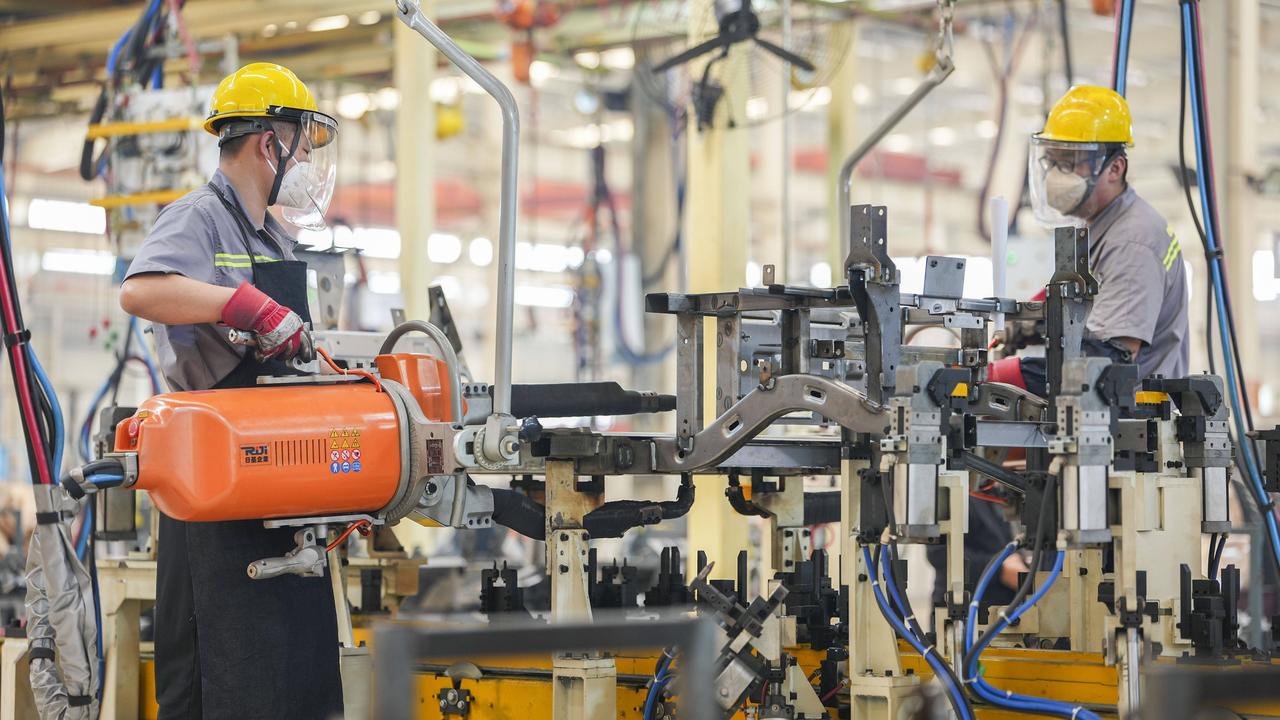 中国为什么让世界惧怕？英国教授：你去看看中国的上班时间，你就懂了？中国速度发展的