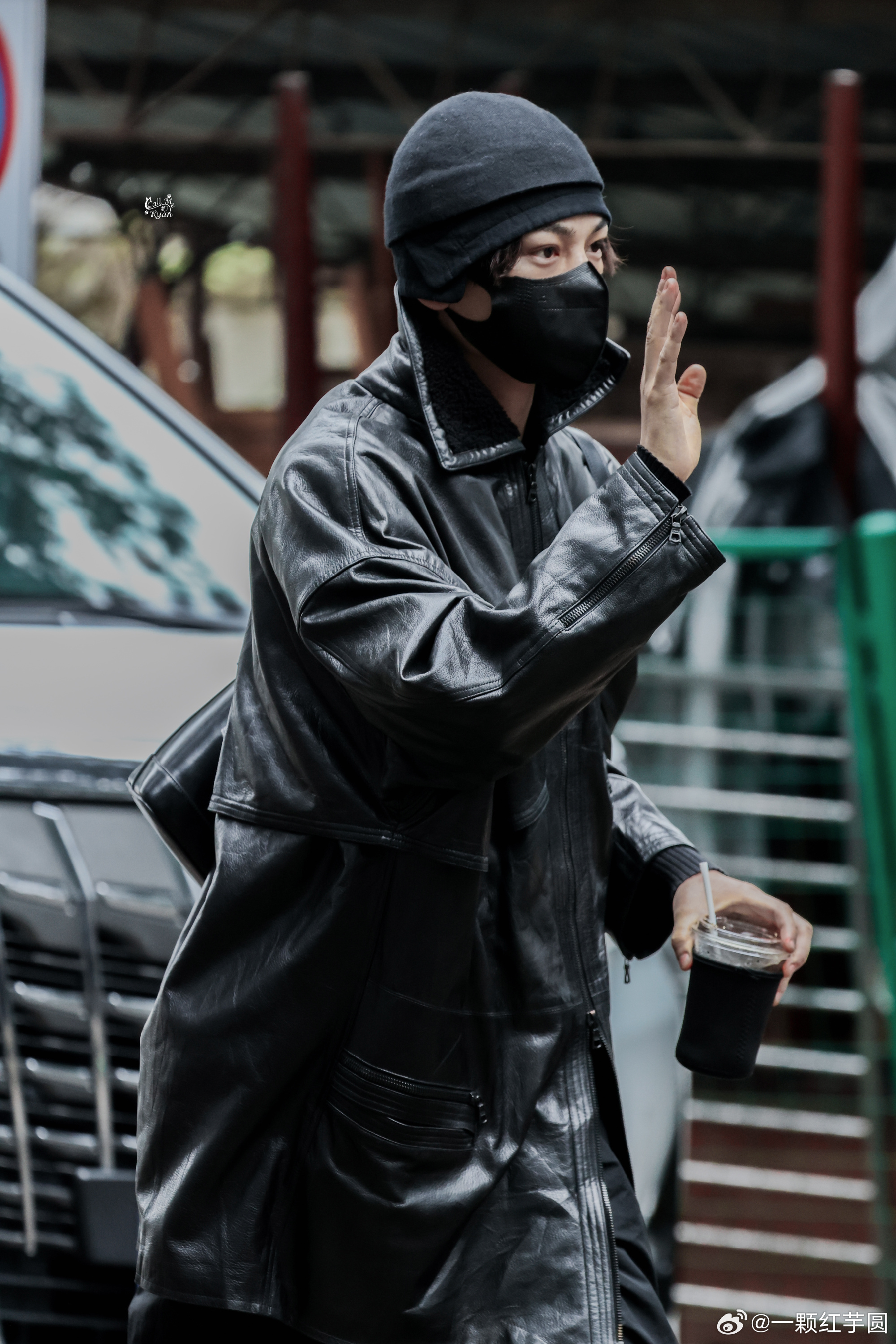 今天这个丁禹兮兮上班好酷啊，感觉可以就地演杀手