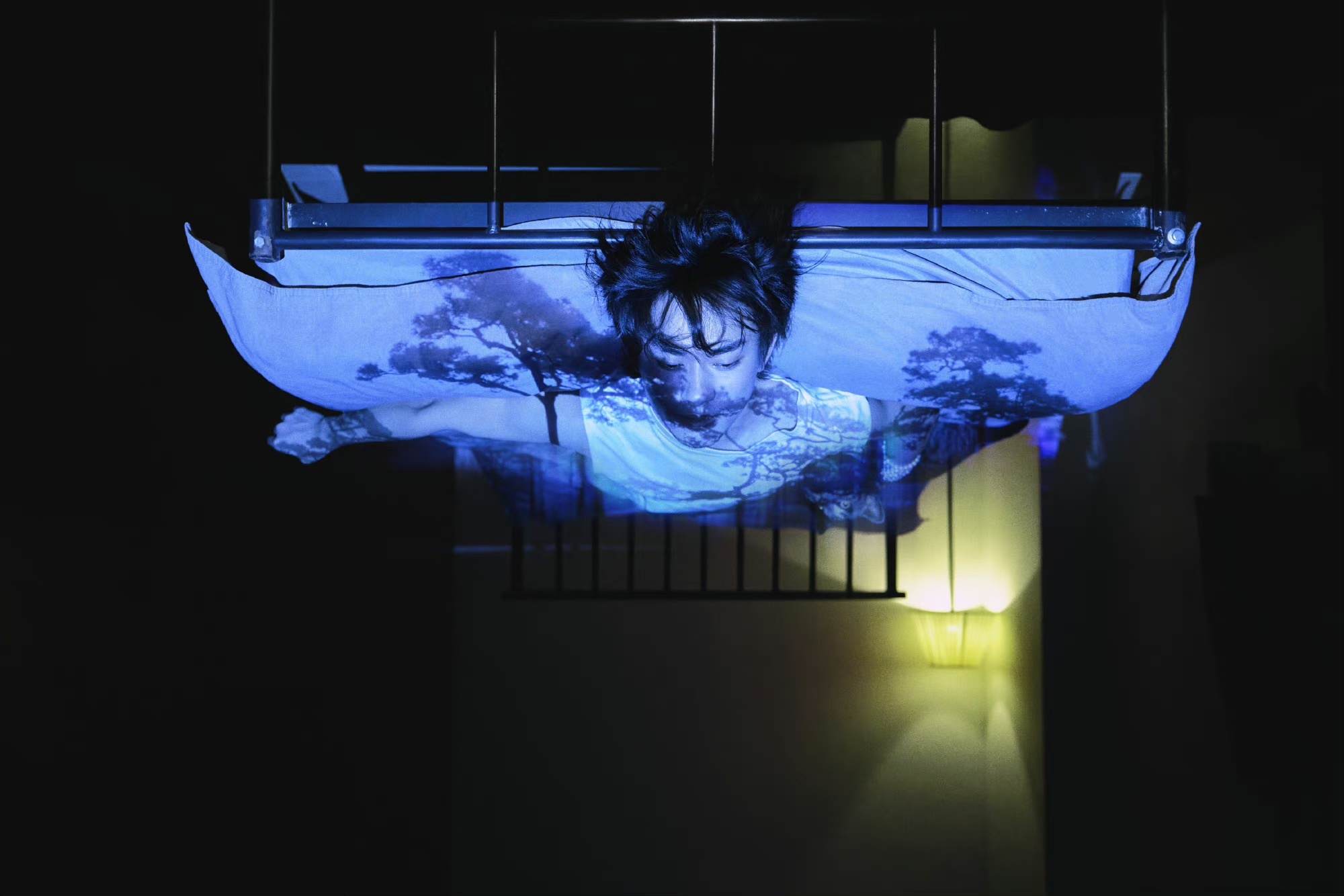 #易烊千玺手真好看# 好喜欢易烊千玺的手，简直就是我的梦中情手，骨节分明的感觉怎