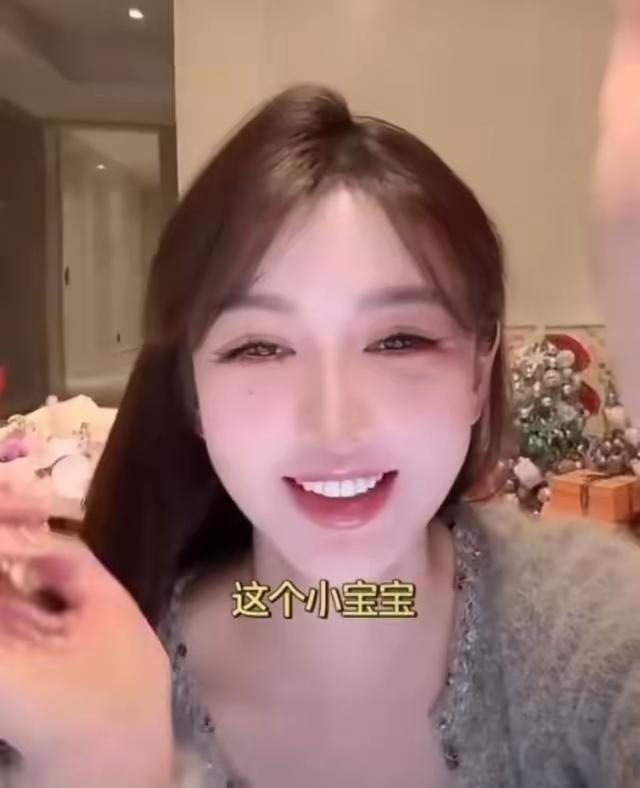 叶珂在直播里亲口提到，自己和黄晓明已经分开，分手发生在她孕晚期这个特殊阶段。黄晓