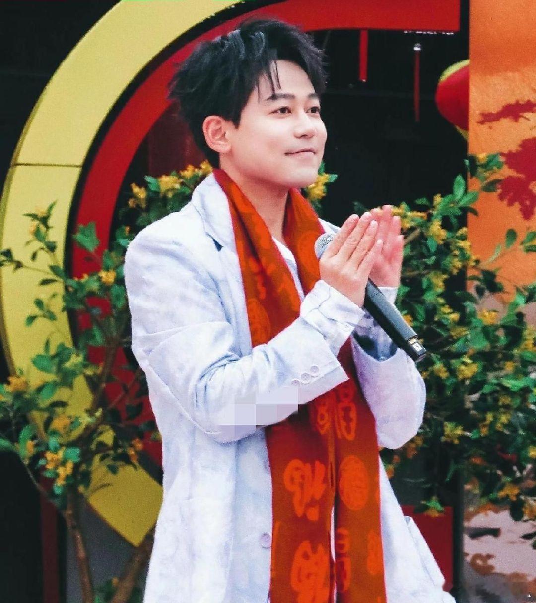 本年春节期间, 0713再就业男团实实在在如同分散至满天的繁星一 般, 完全没有
