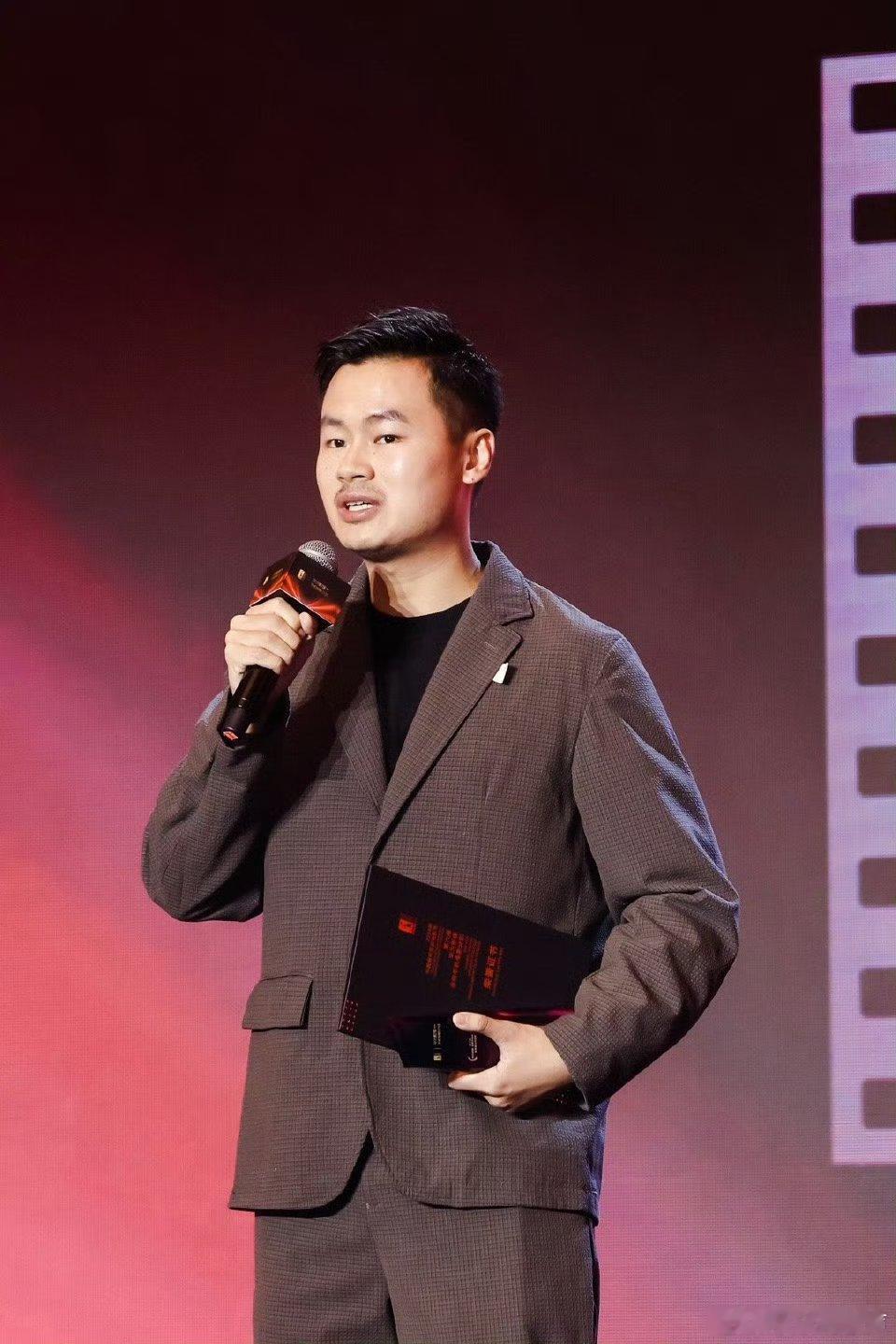 金鸡奖电影计划里藏着大惊喜，22岁00后导演拿下相关荣誉，年轻身影在影坛崭露头角